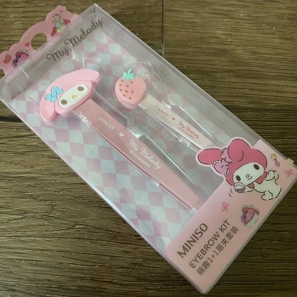 SANRIO-NWT Kuromi OR My Melody Eyebrow Tweezer Sets - Picture 5 of 7